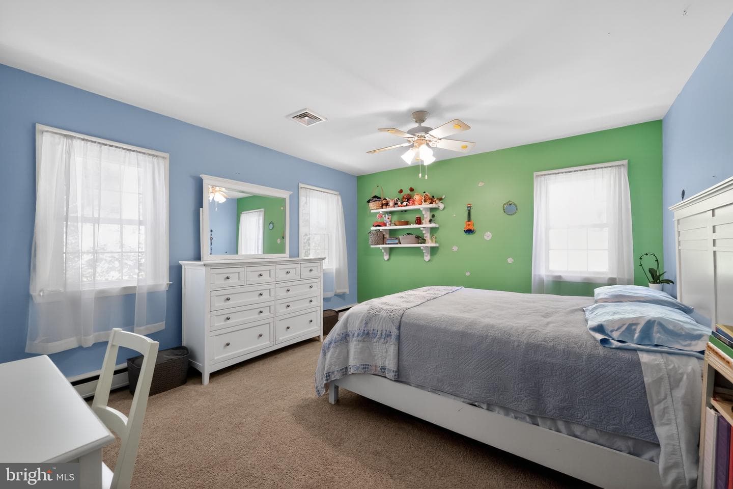 8 N Longpoint Lane photo 17