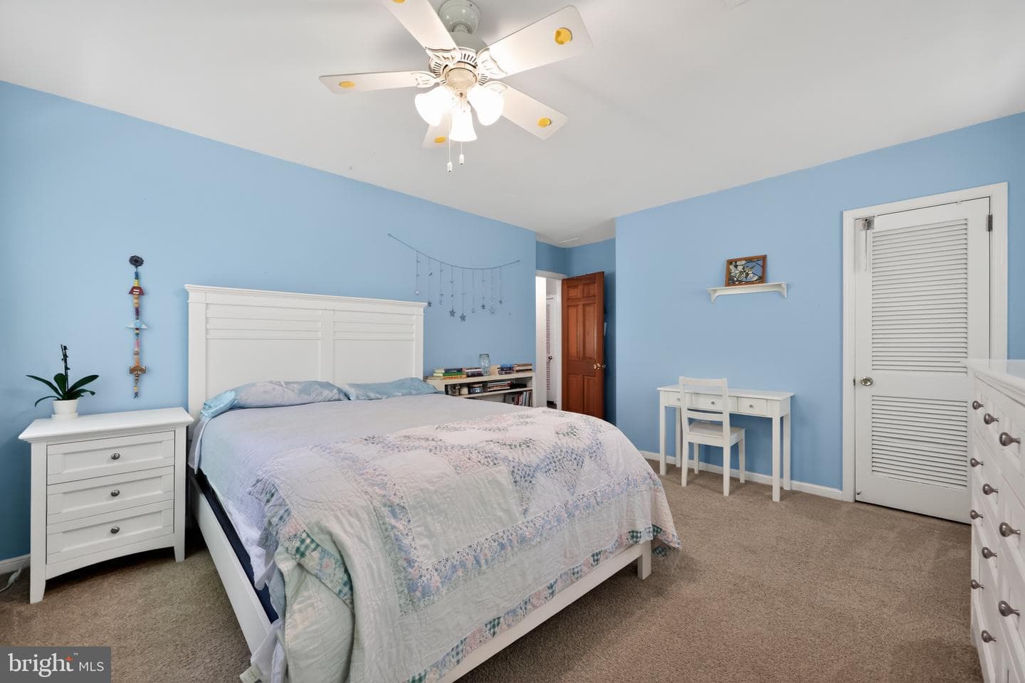 8 N Longpoint Lane photo 18