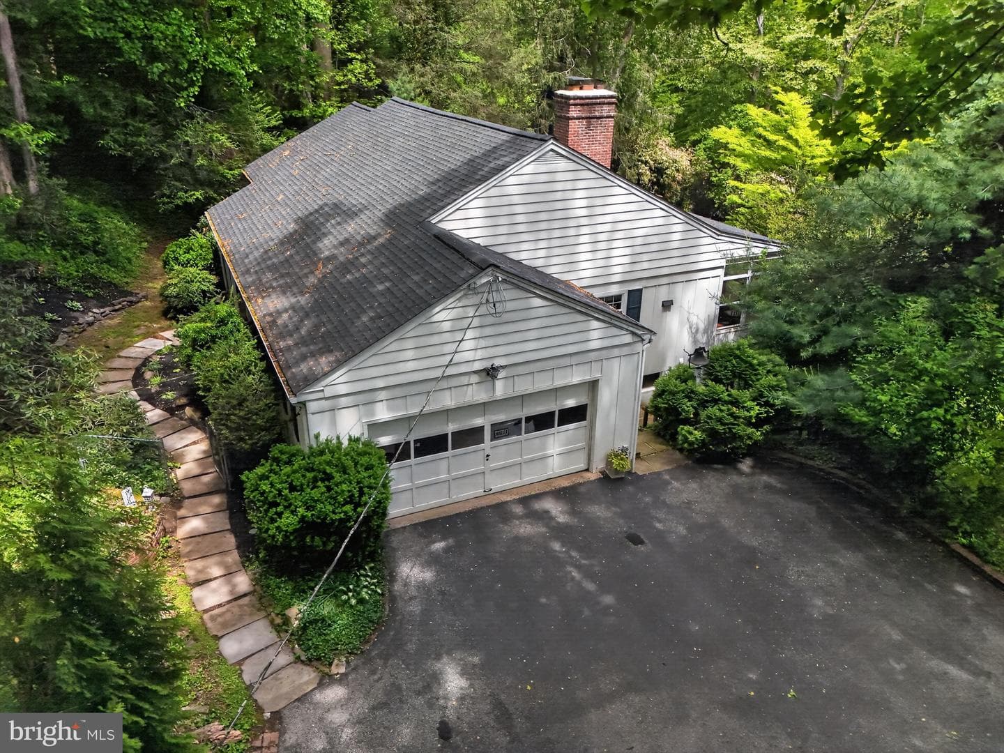 8 N Longpoint Lane photo 33