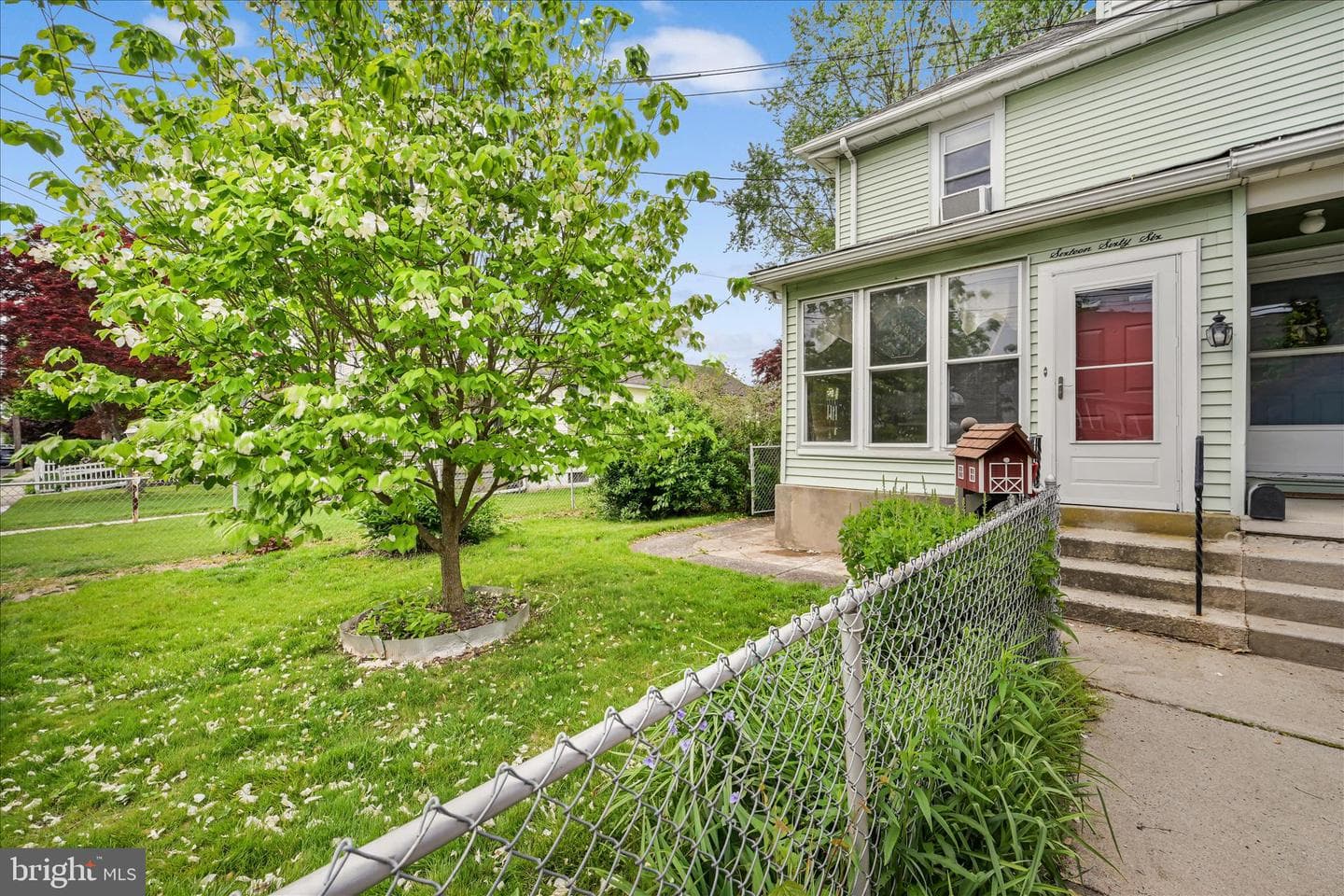 1666 Ward Street photo 5