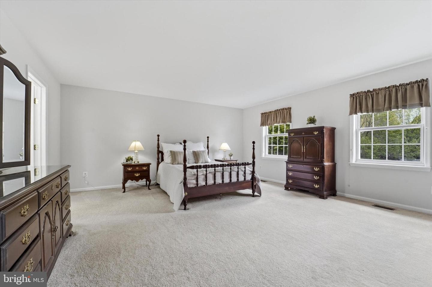 713 Iris Lane photo 20