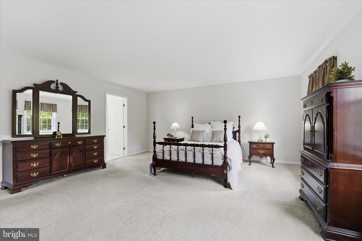 713 Iris Lane photo 22