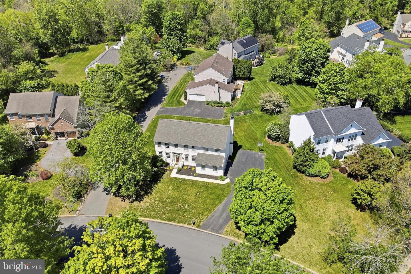 713 Iris Lane photo 4