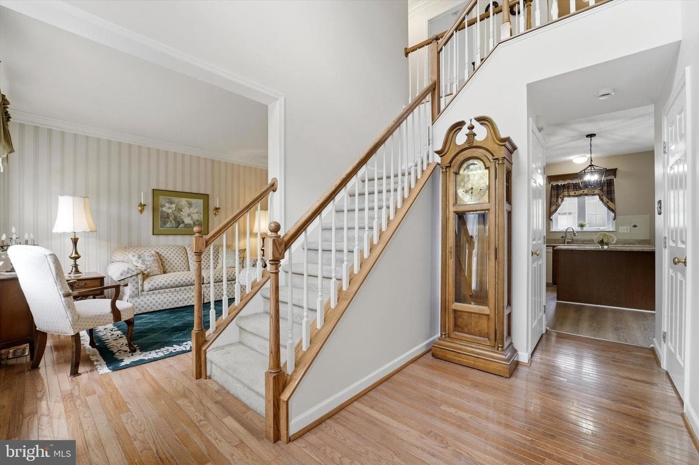 713 Iris Lane photo 5