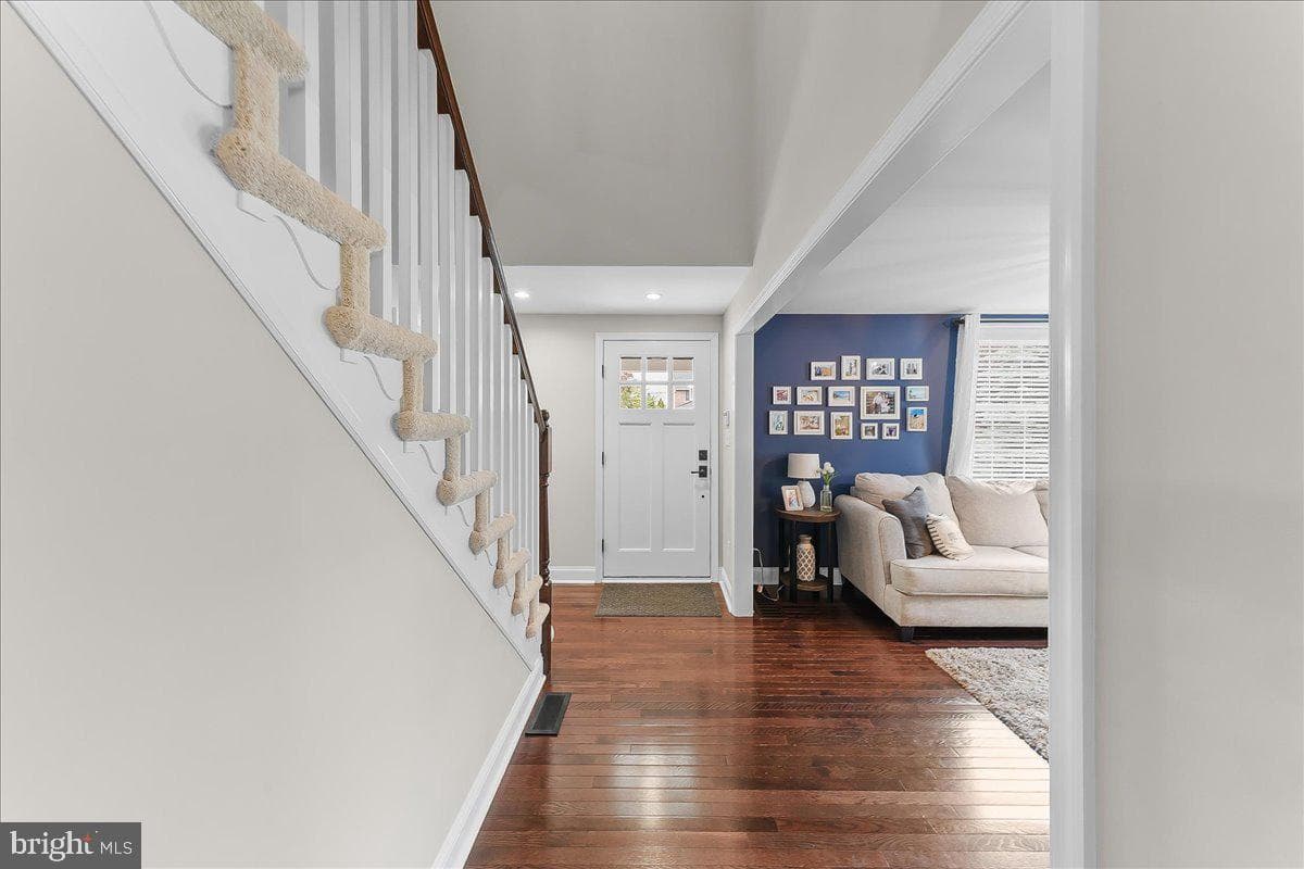 9 Pickwick Ln photo 4