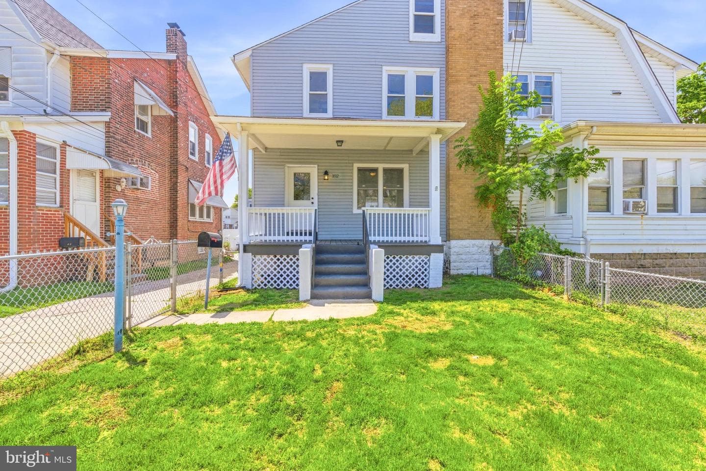 102 E Oak Ln