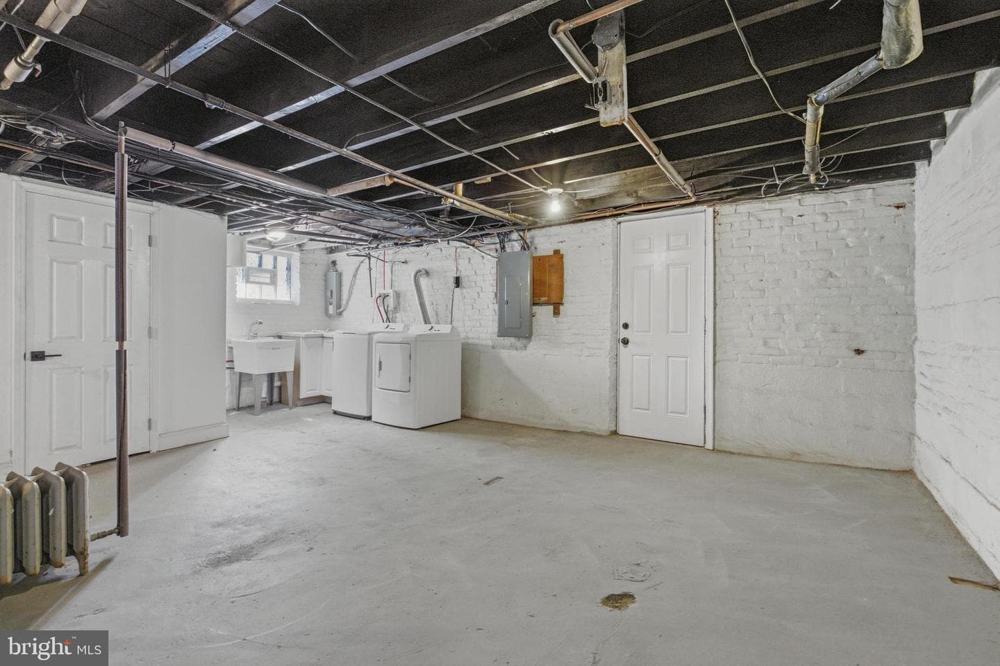 102 E Oak Ln photo 32