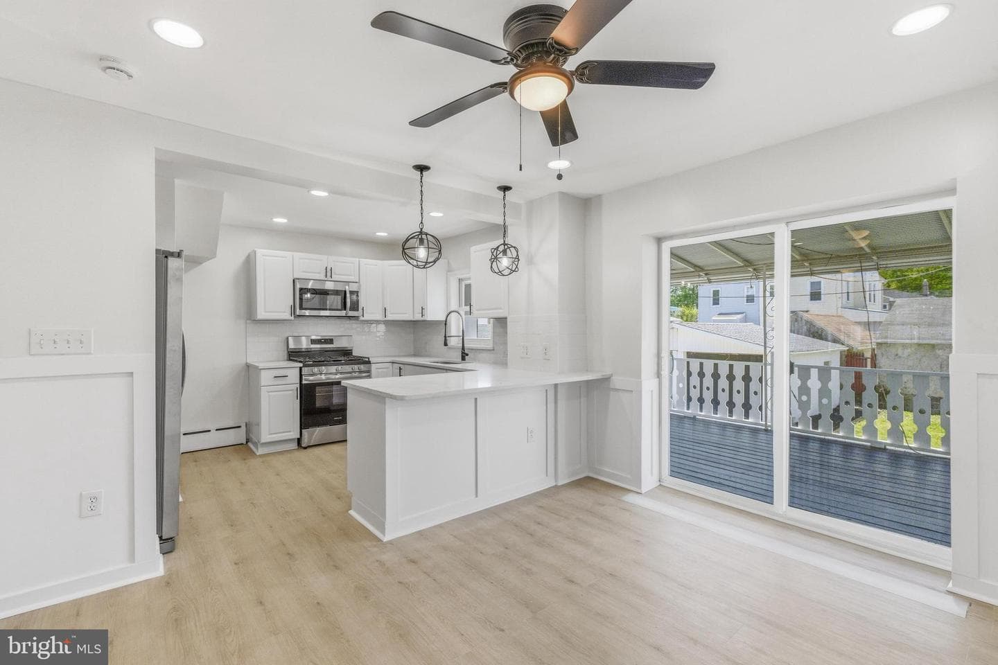 102 E Oak Ln photo 9