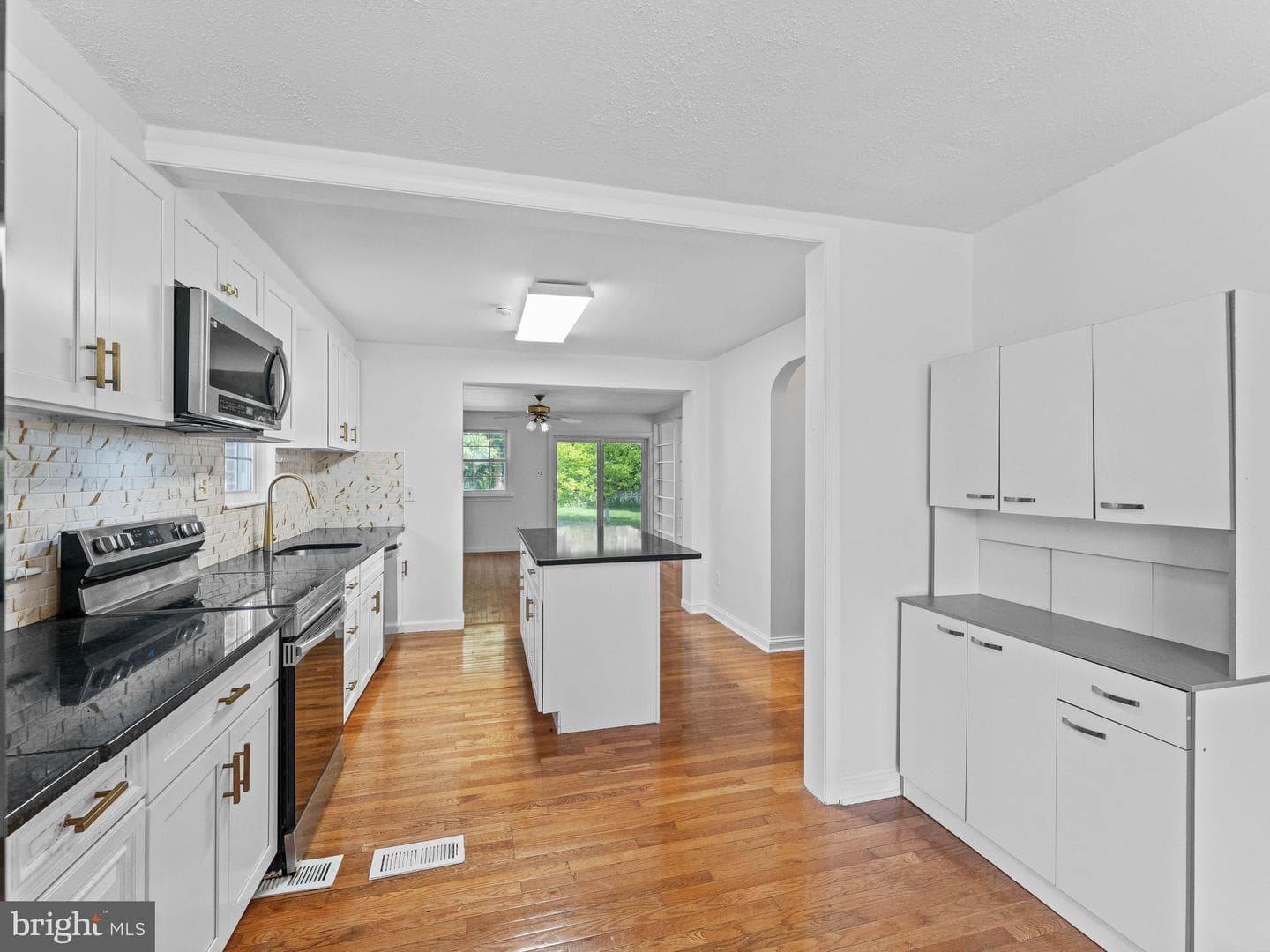 20 Davis Avenue photo 10