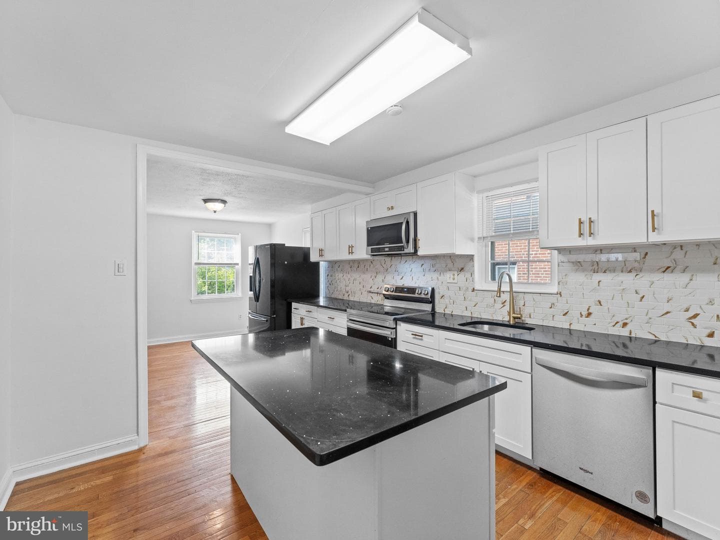 20 Davis Avenue photo 11