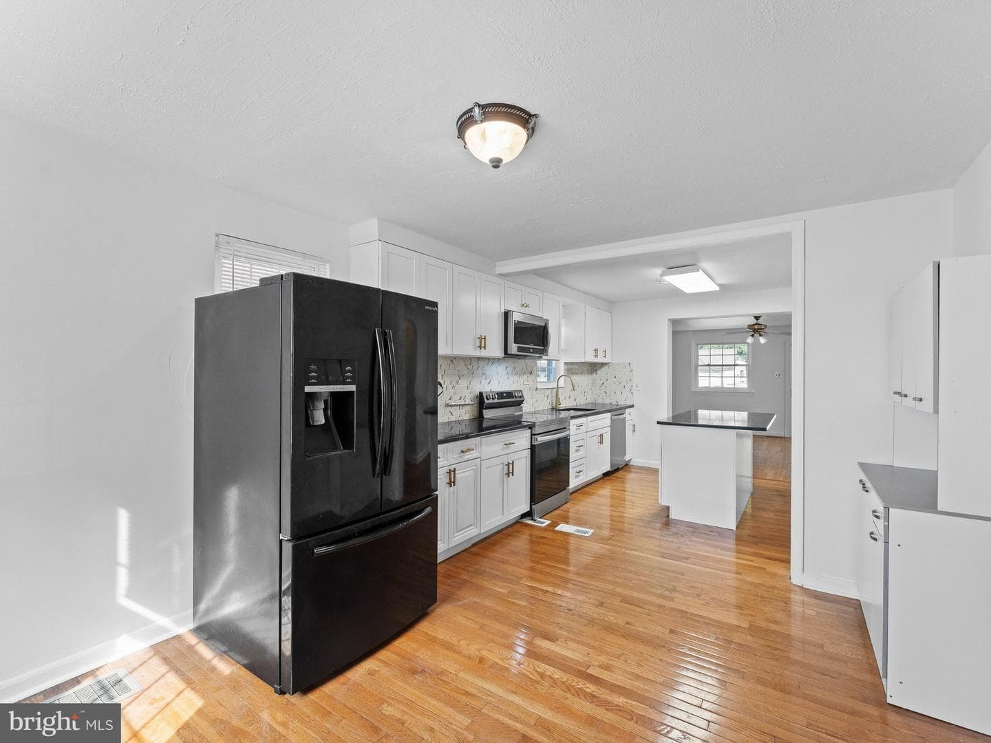 20 Davis Avenue photo 9