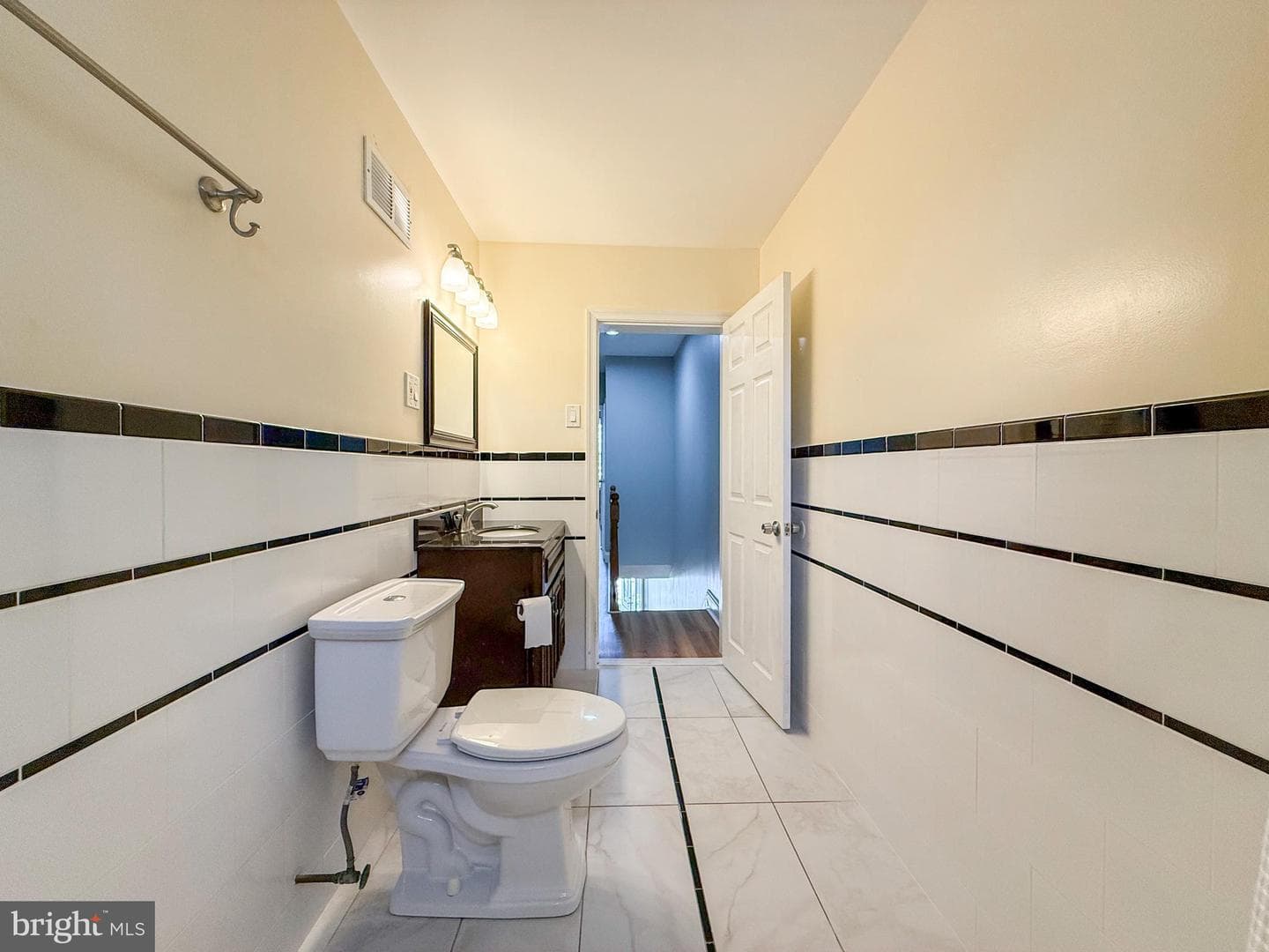 204 Barker Avenue photo 23