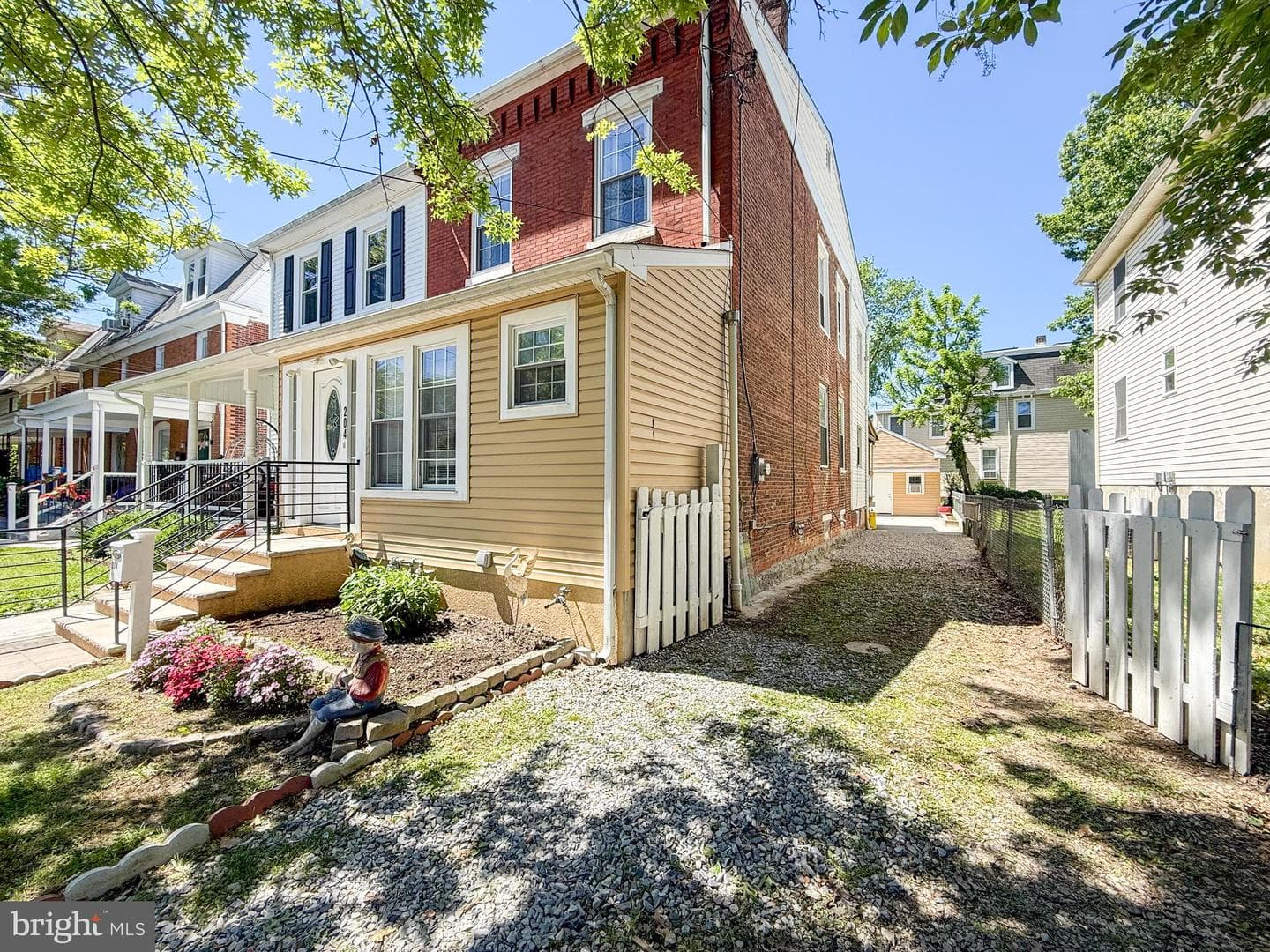204 Barker Avenue photo 3
