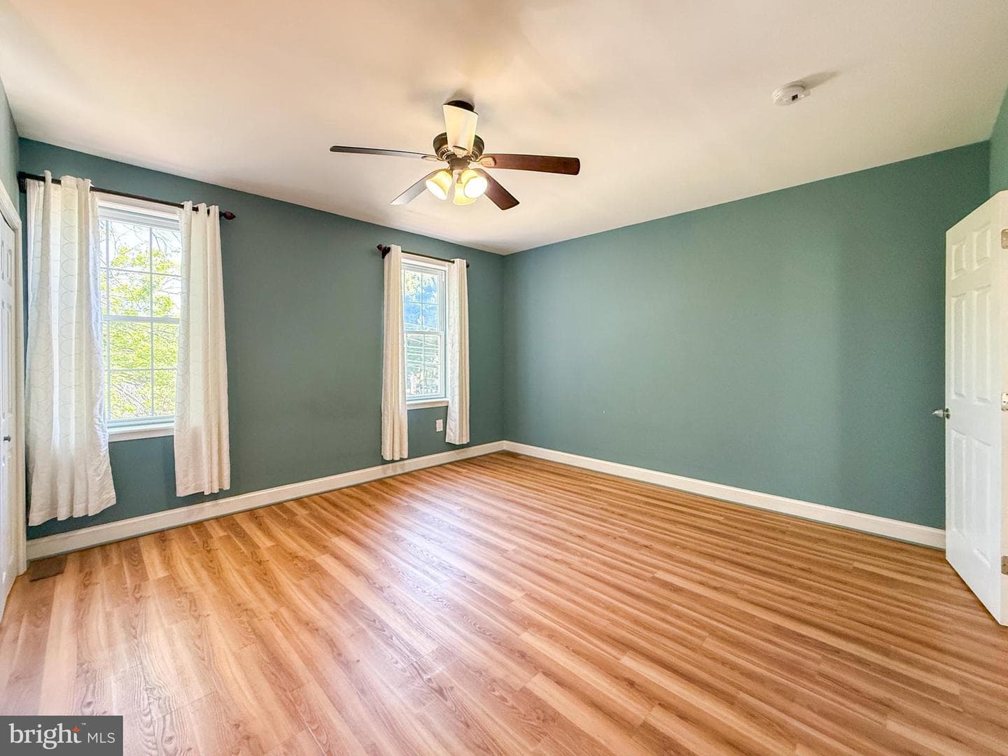 204 Barker Avenue photo 31