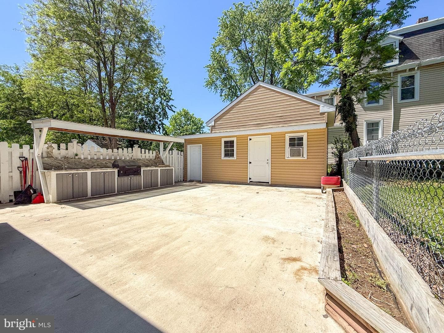 204 Barker Avenue photo 34