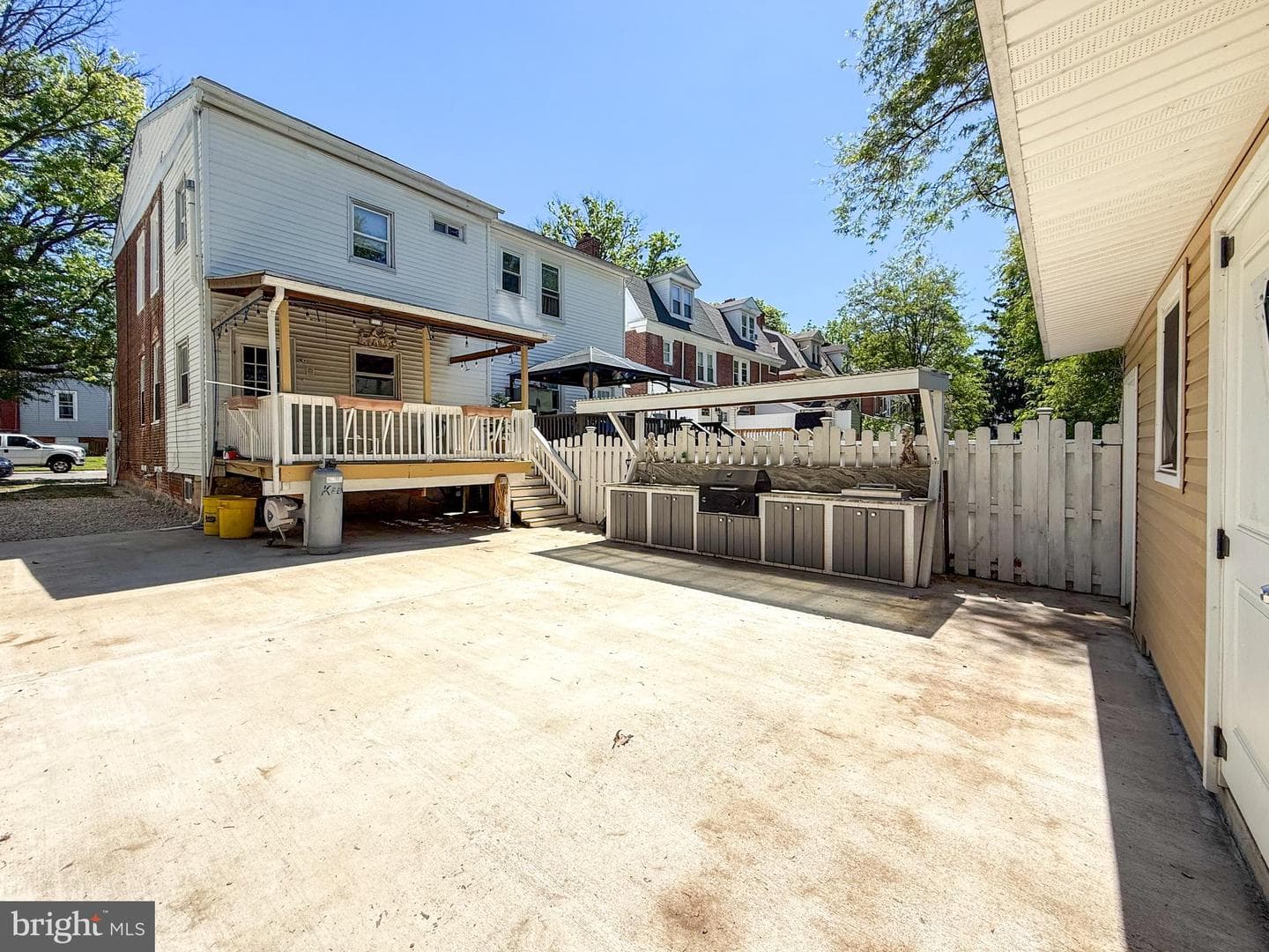 204 Barker Avenue photo 36