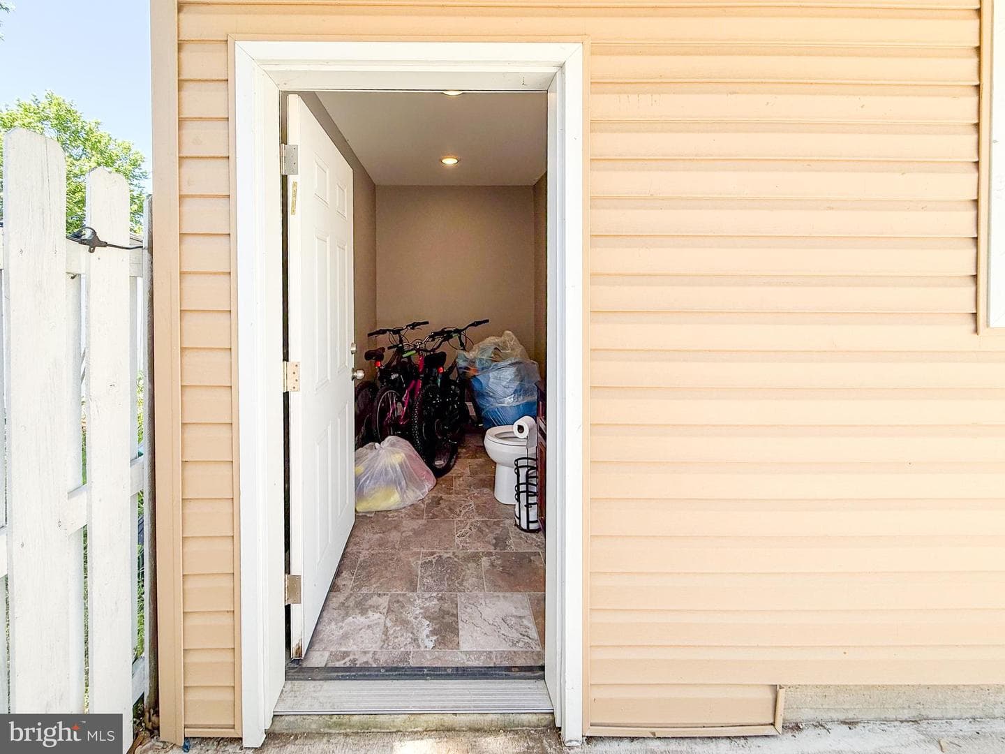 204 Barker Avenue photo 38