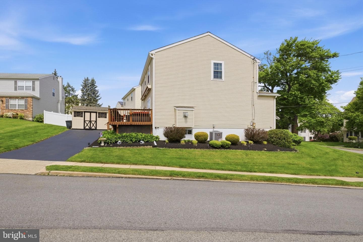 320 Olympic Avenue photo 48