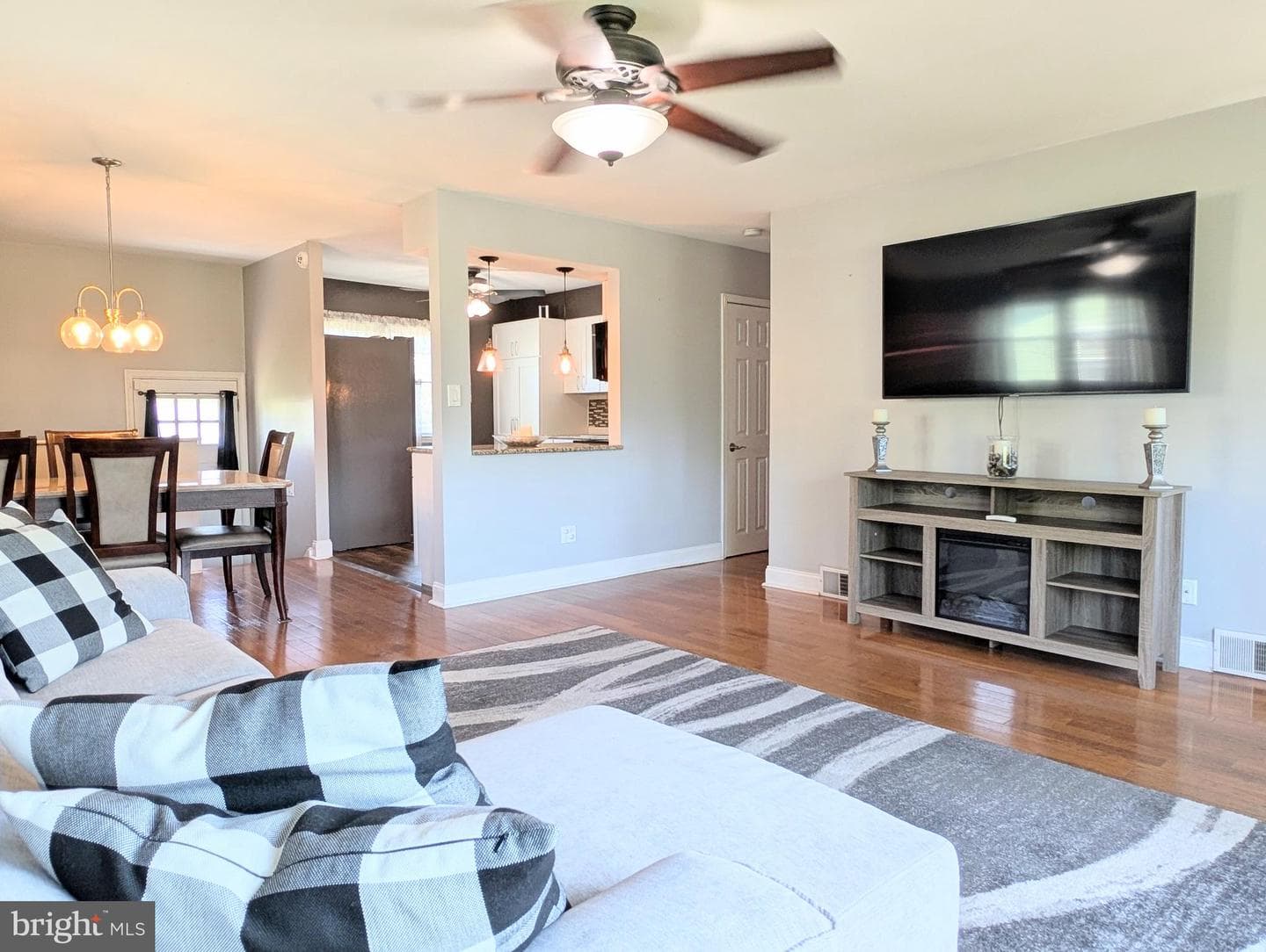 3618 Victor Avenue photo 3