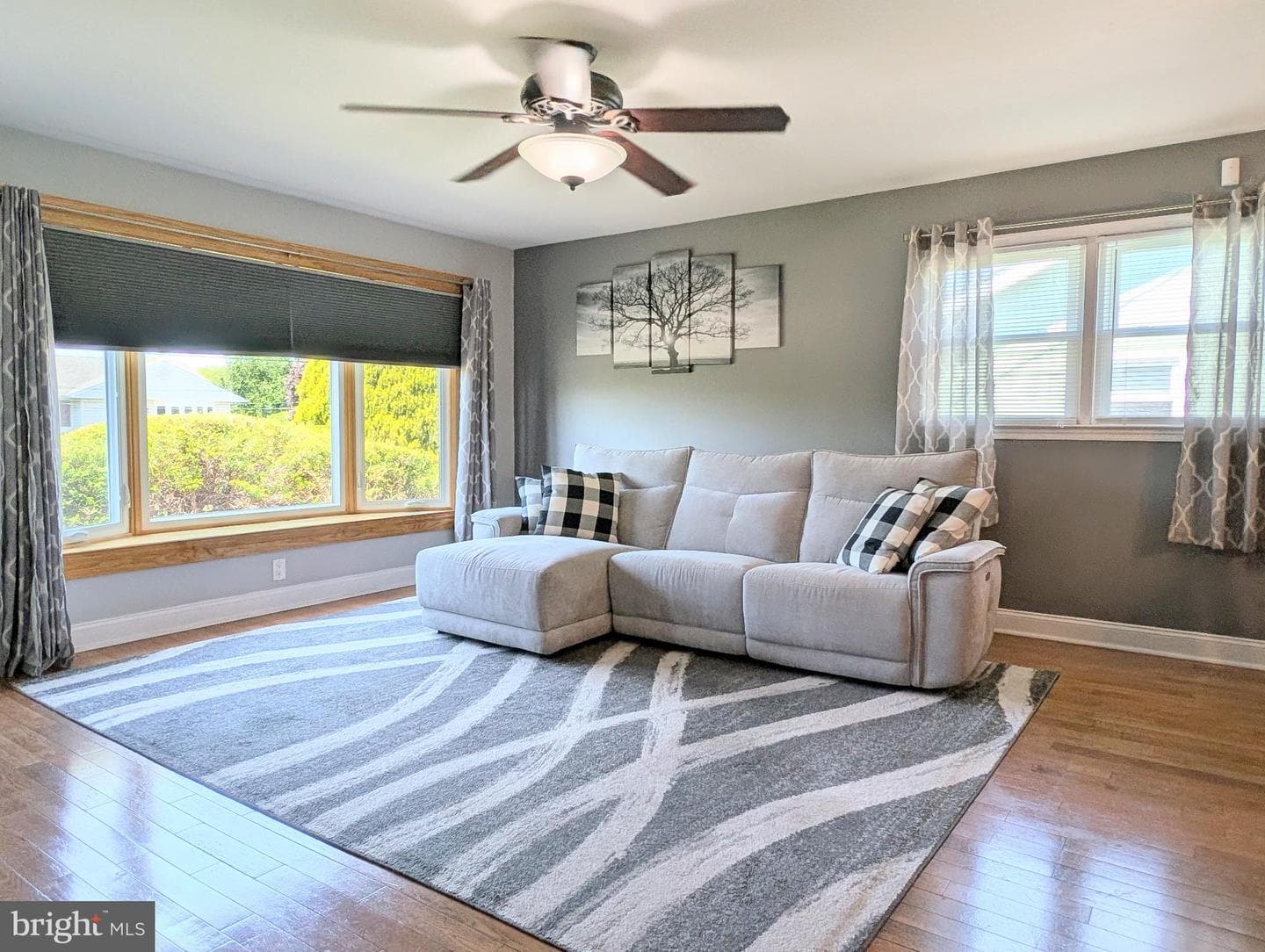 3618 Victor Avenue photo 4
