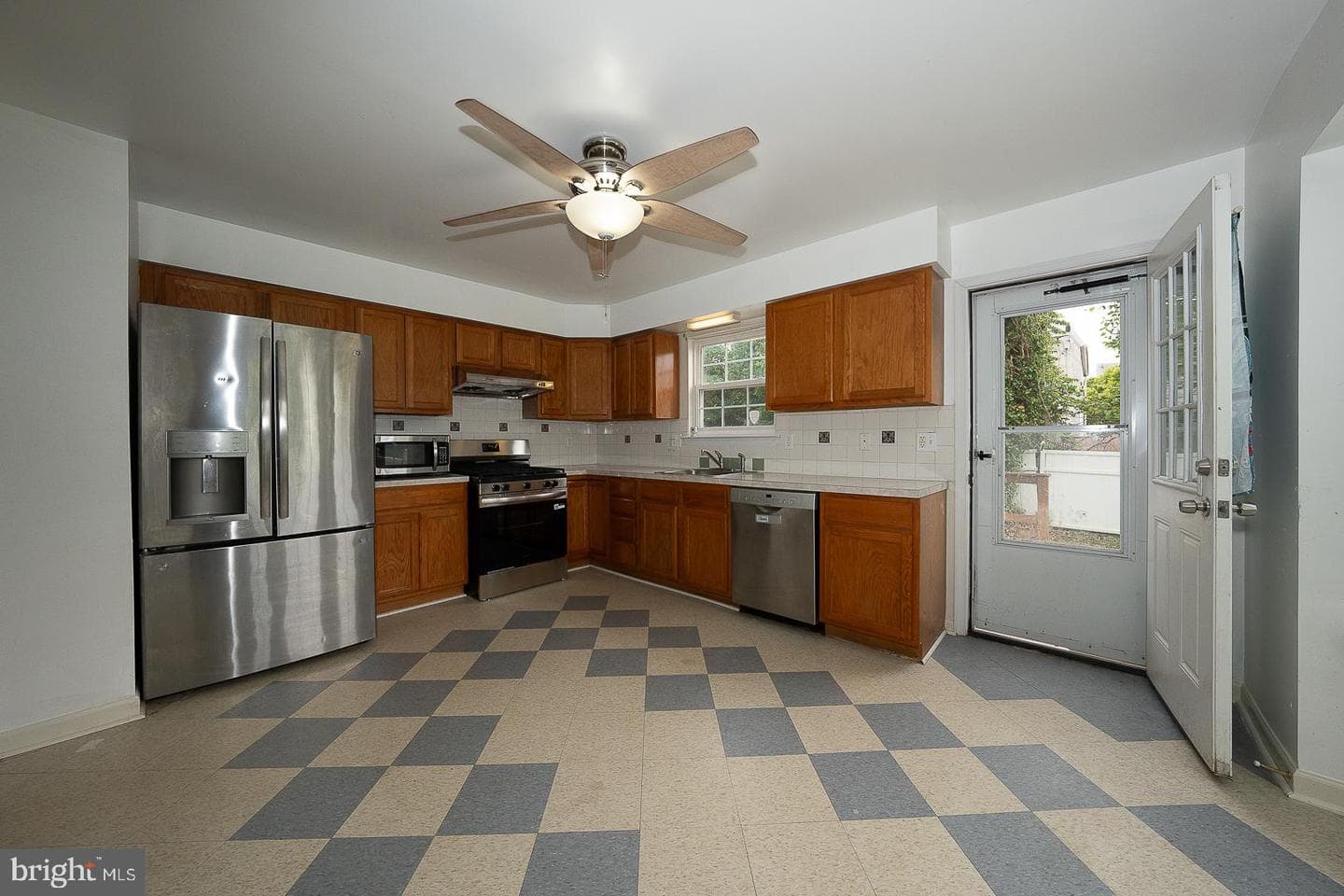 723 Broad Street photo 11