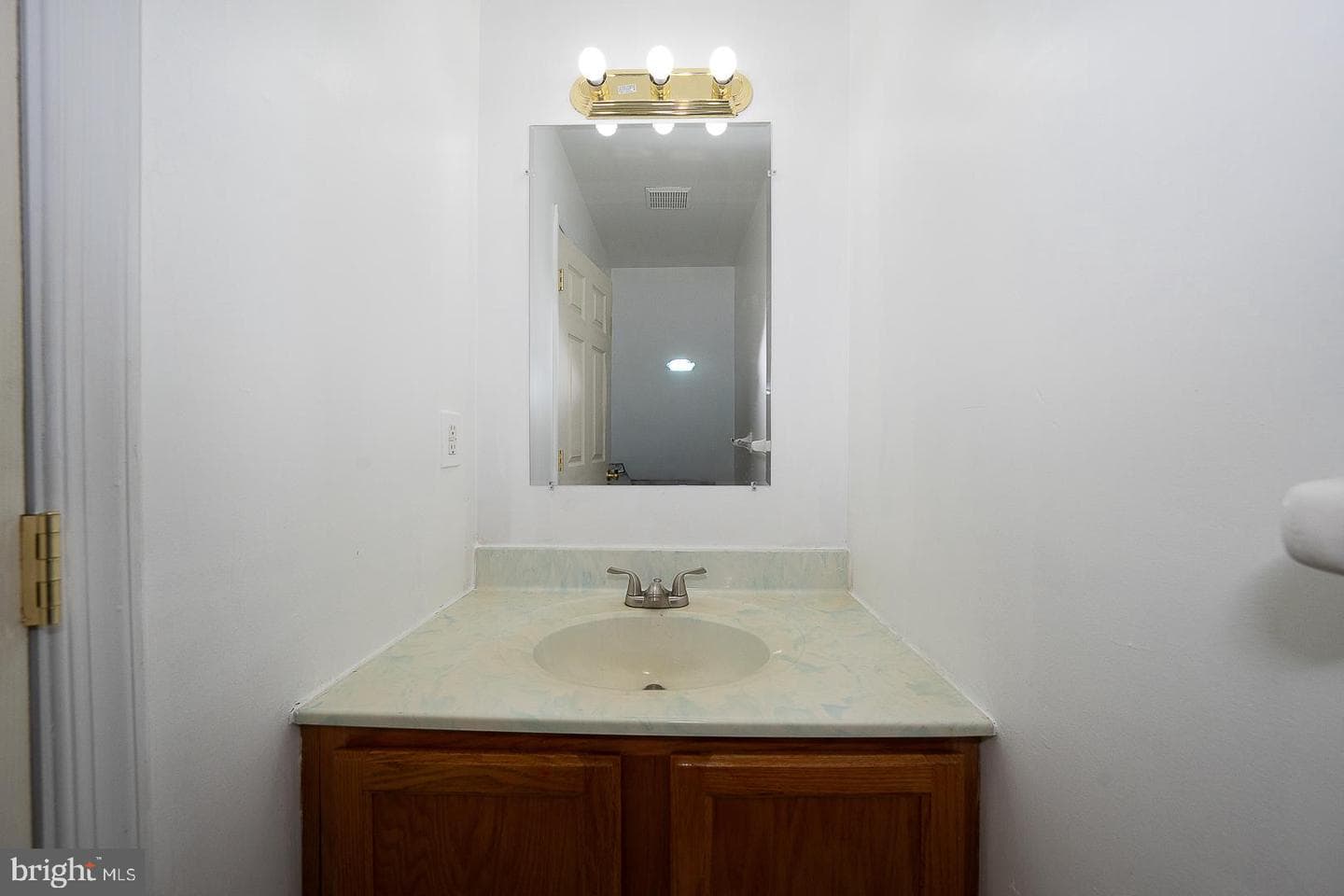 723 Broad Street photo 16