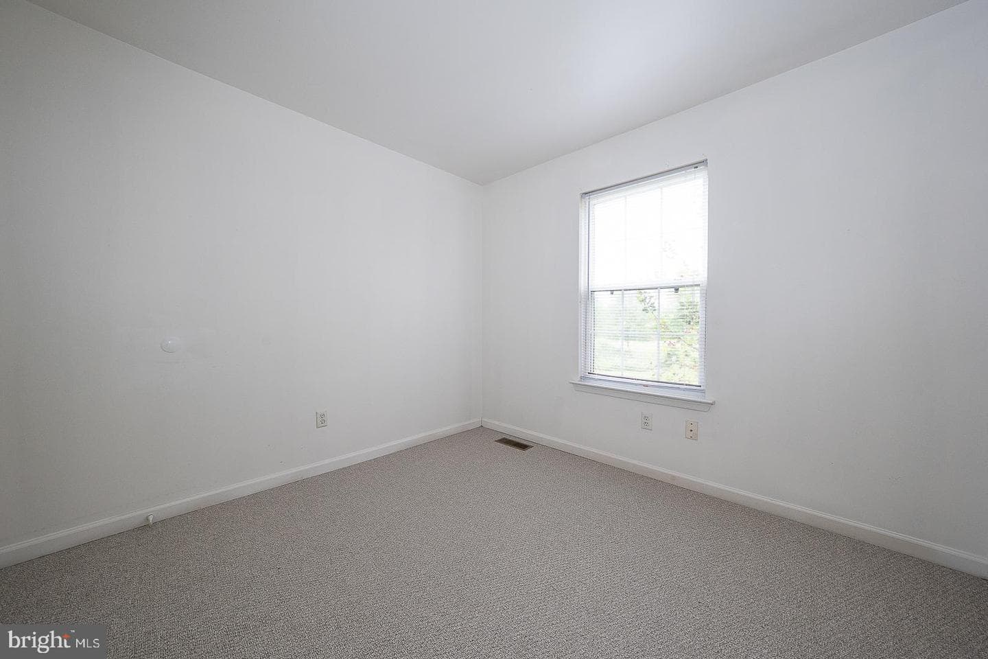 723 Broad Street photo 23