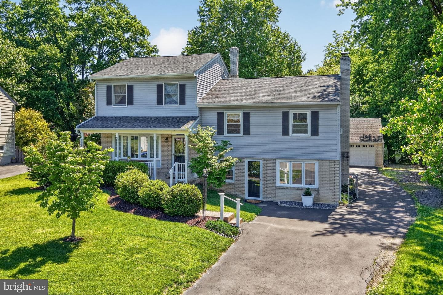 2225 E Helms Manor