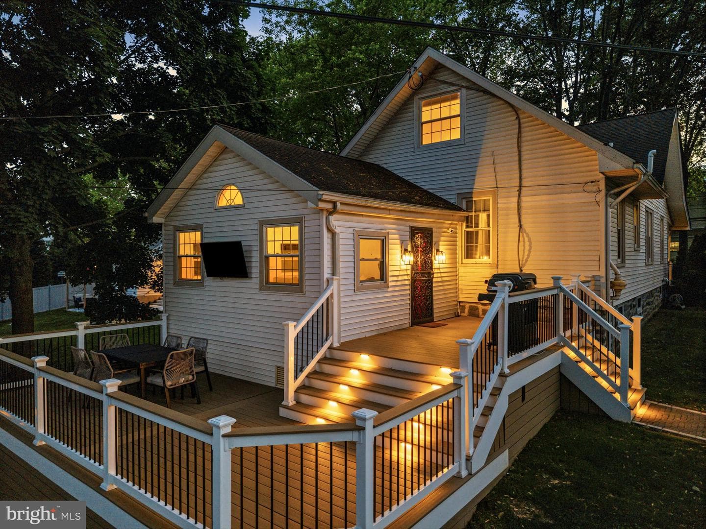 93 Saxer Avenue photo 2