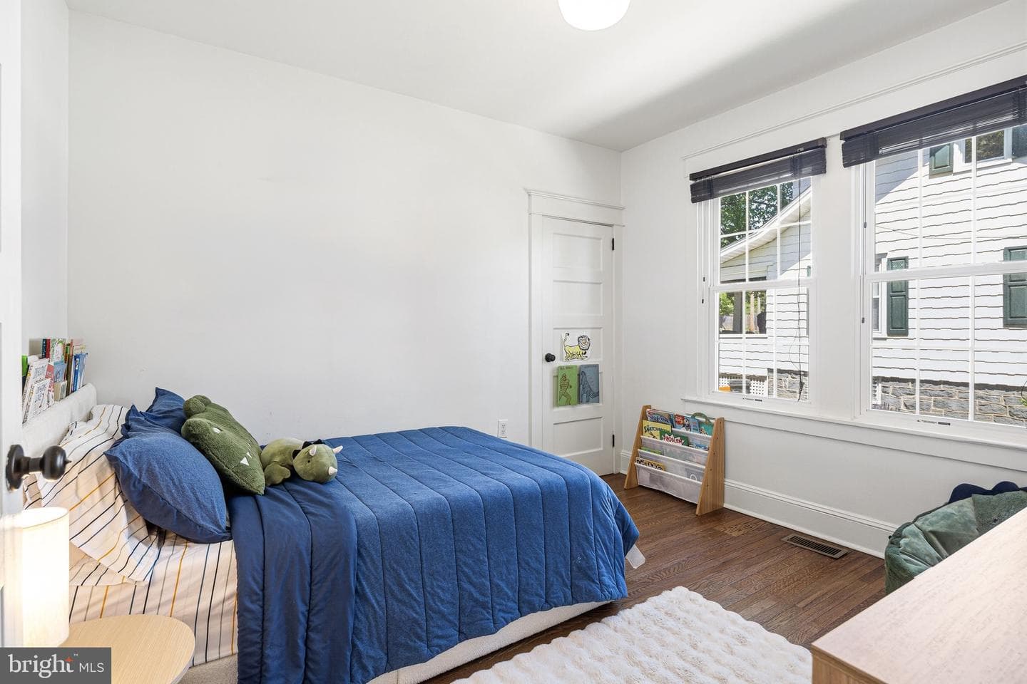 93 Saxer Avenue photo 23
