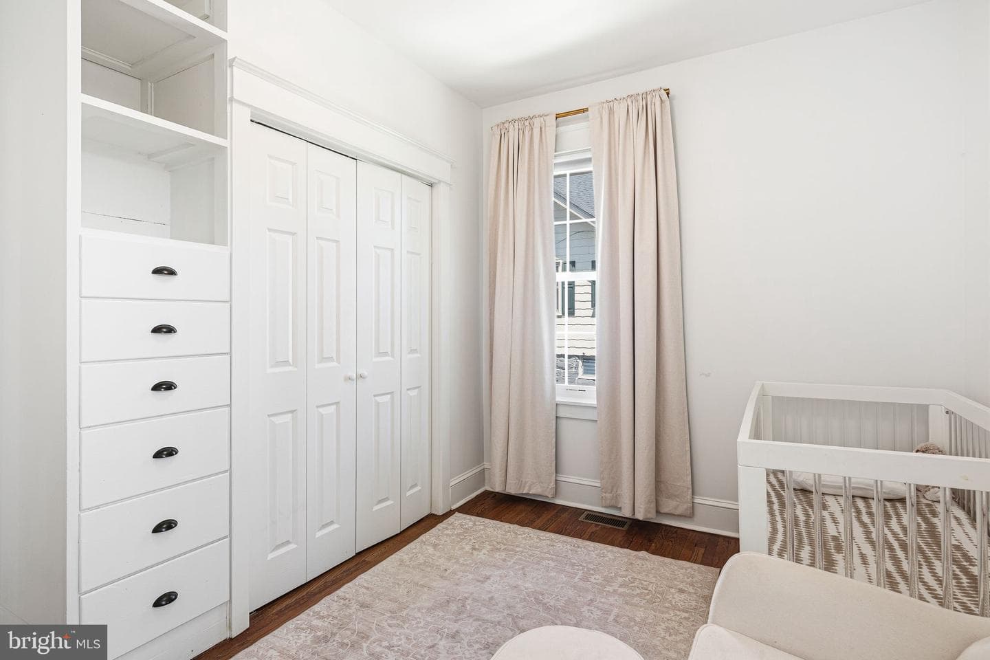 93 Saxer Avenue photo 28