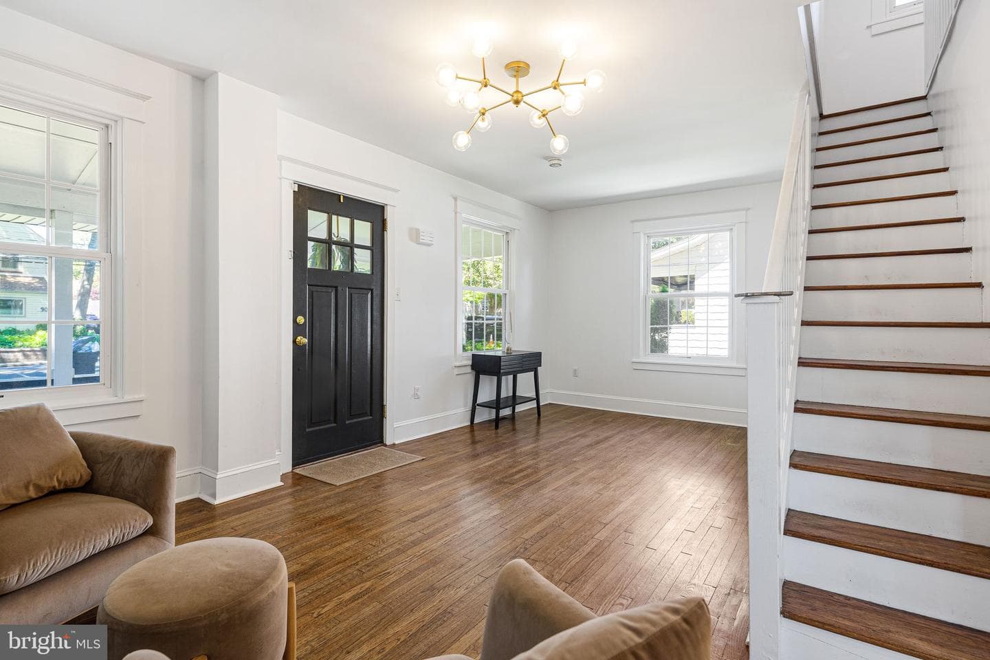 93 Saxer Avenue photo 29