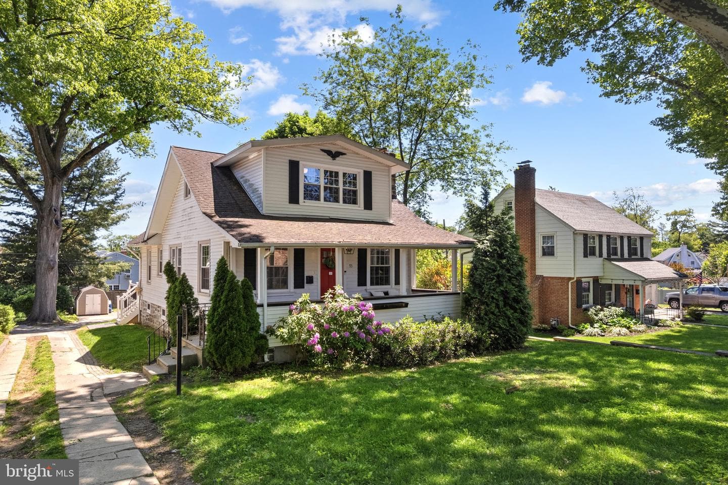 93 Saxer Avenue photo 3