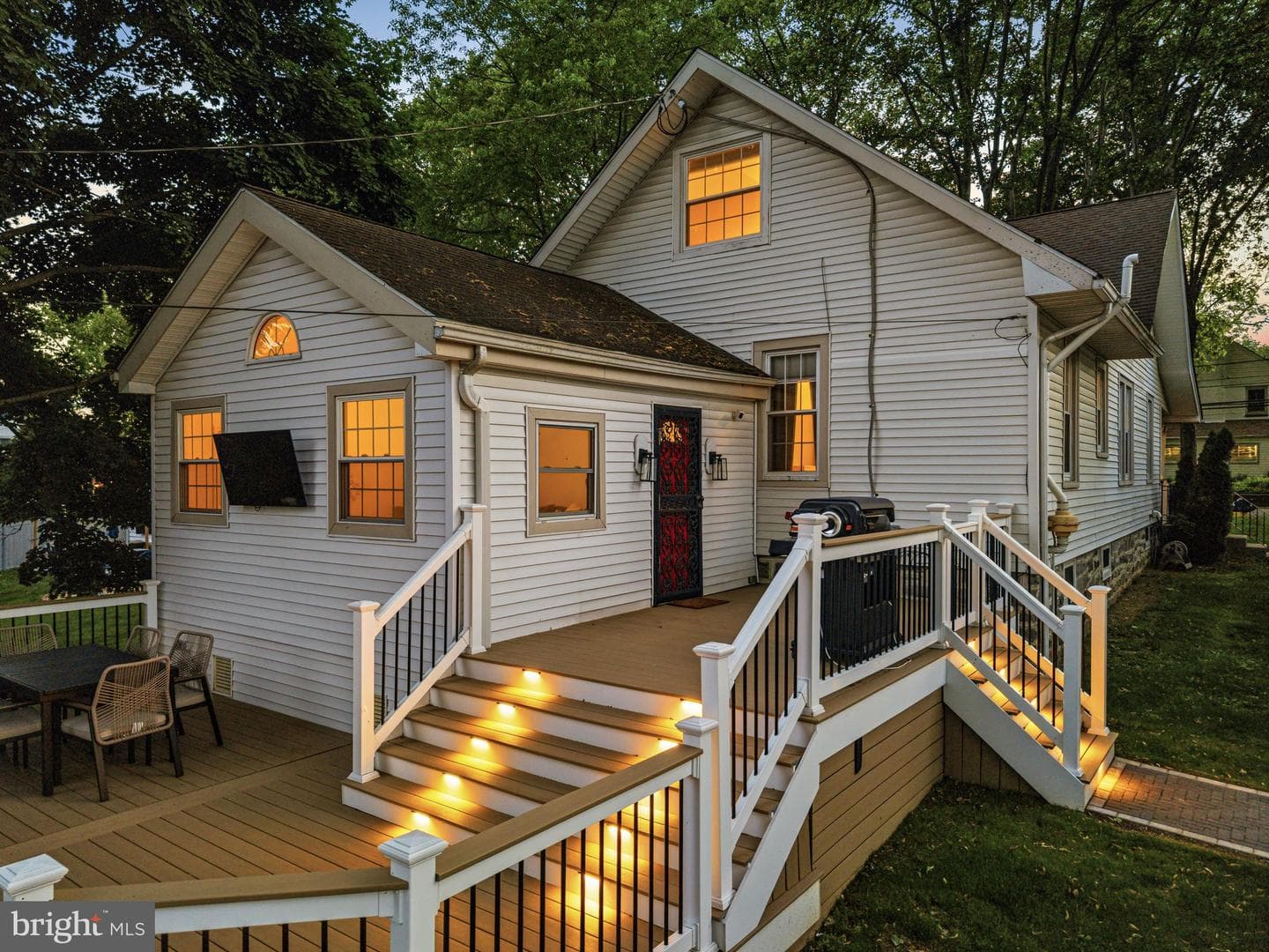 93 Saxer Avenue photo 37
