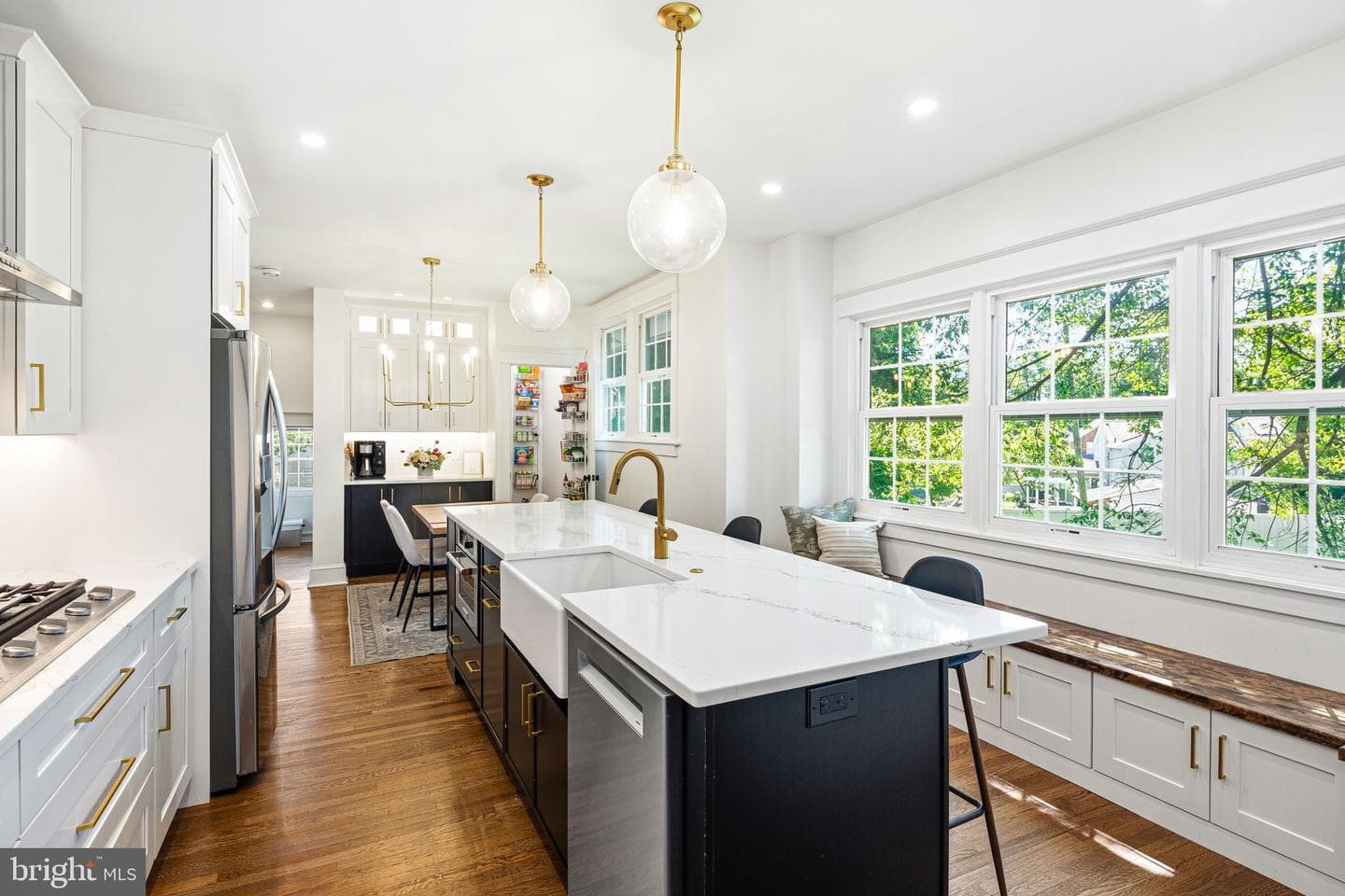93 Saxer Avenue photo 5
