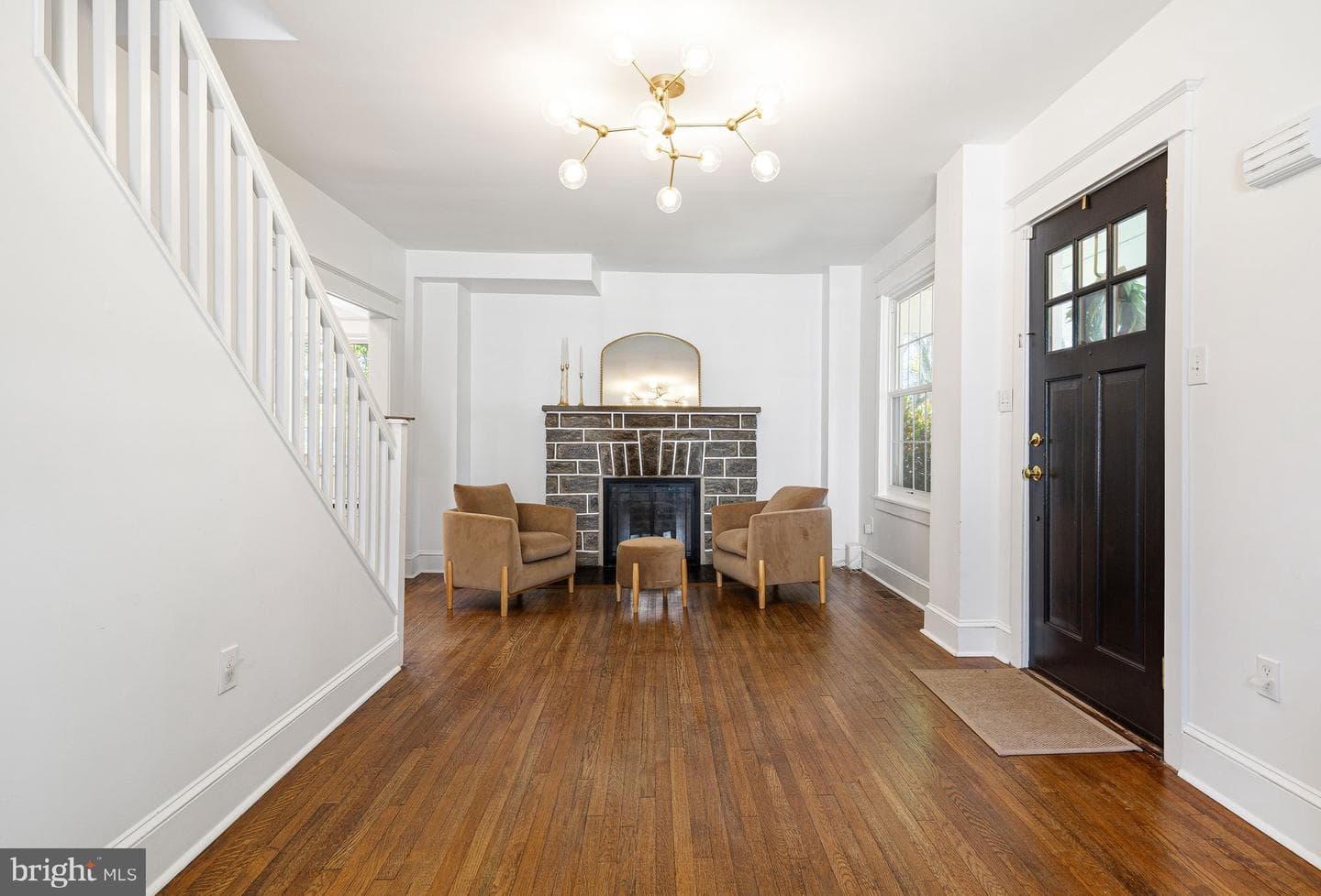 93 Saxer Avenue photo 7
