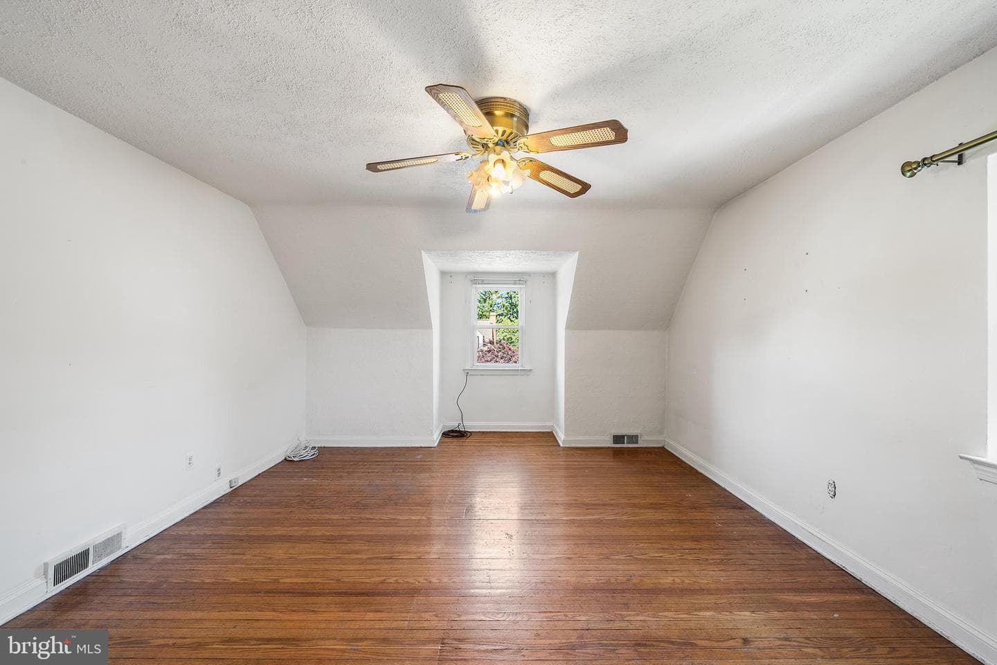 649 Andrew Road photo 18