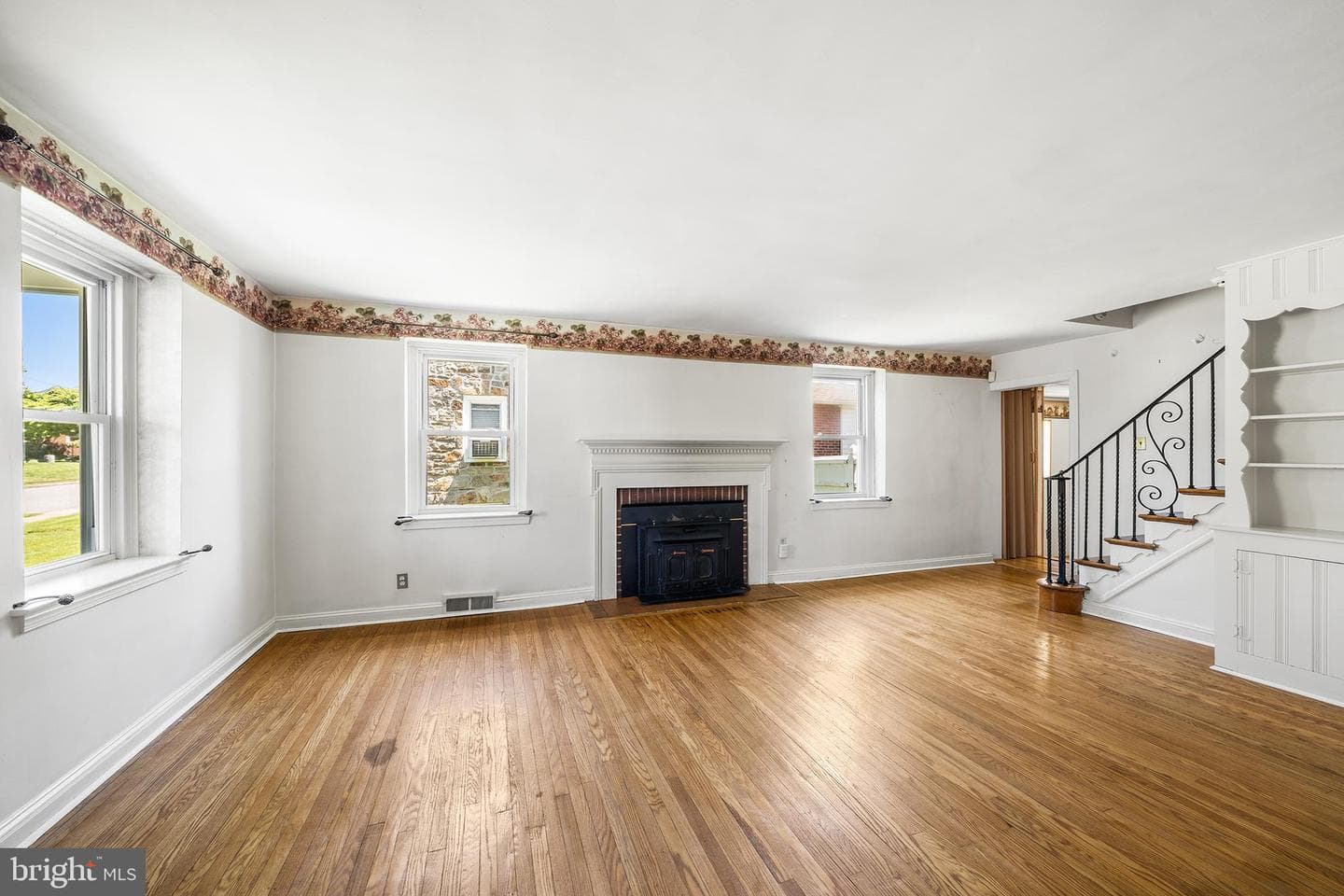 649 Andrew Road photo 3
