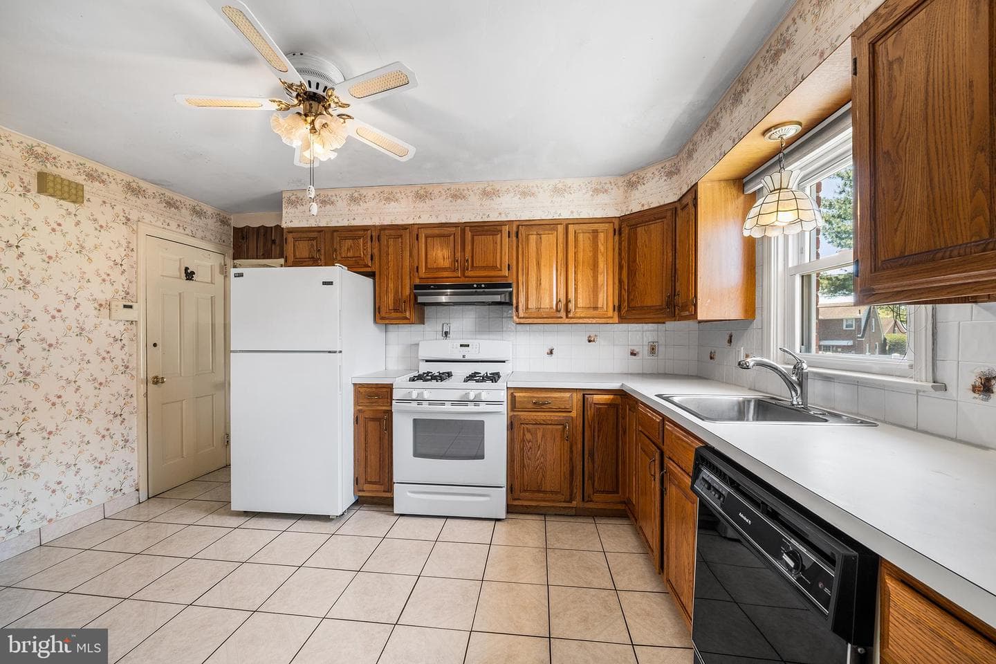 649 Andrew Road photo 9