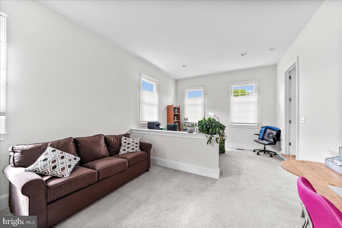 17 Evergreen Place photo 16