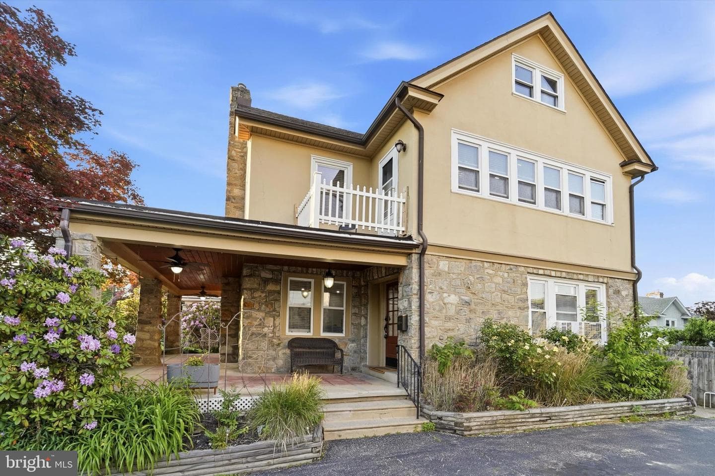 327 Congress Avenue, Lansdowne