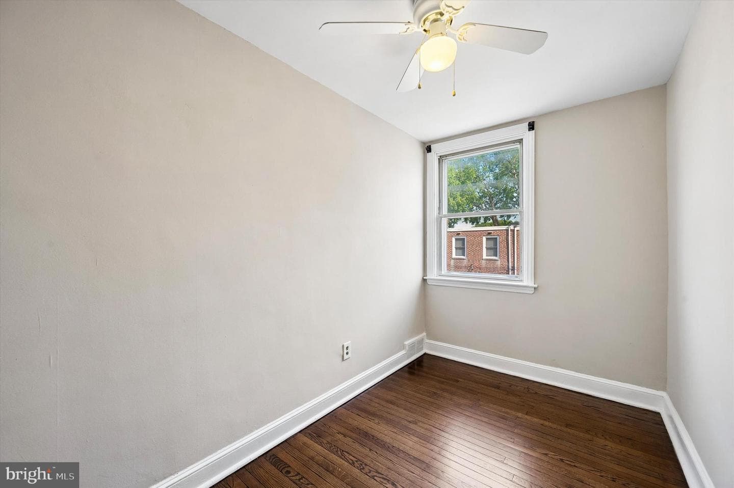 246 Pine St photo 11