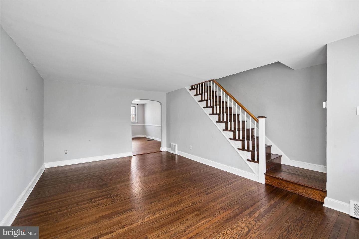 246 Pine St photo 2