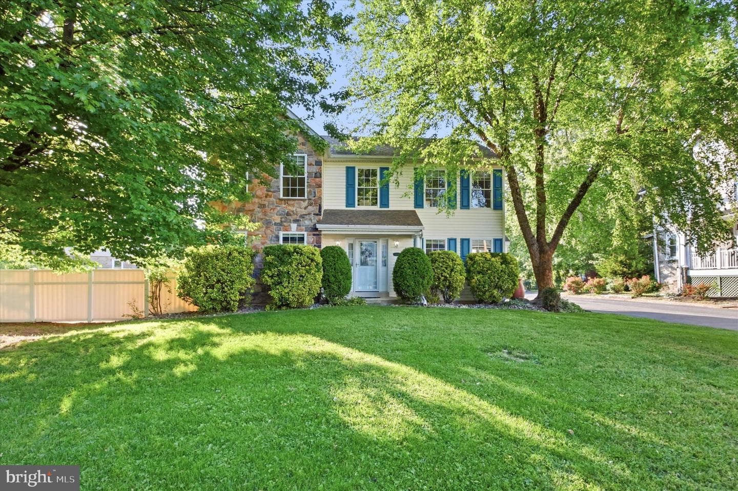 1211 Morton Avenue photo 2