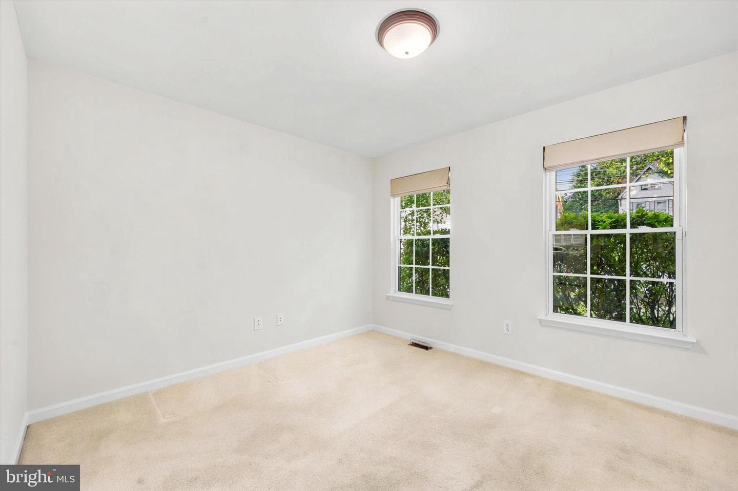 1211 Morton Avenue photo 20