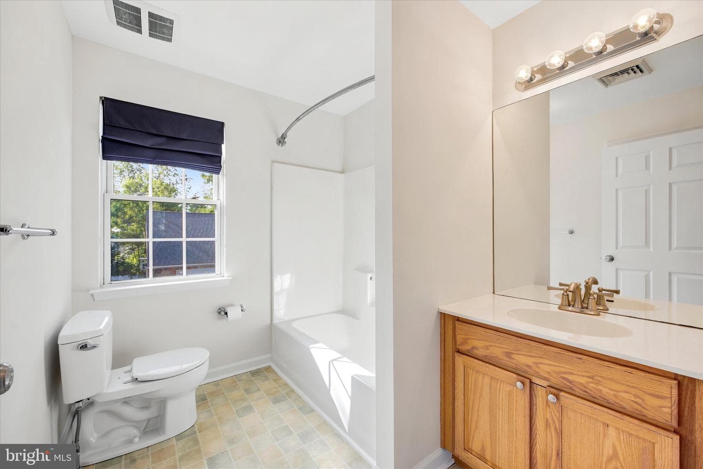 1211 Morton Avenue photo 26