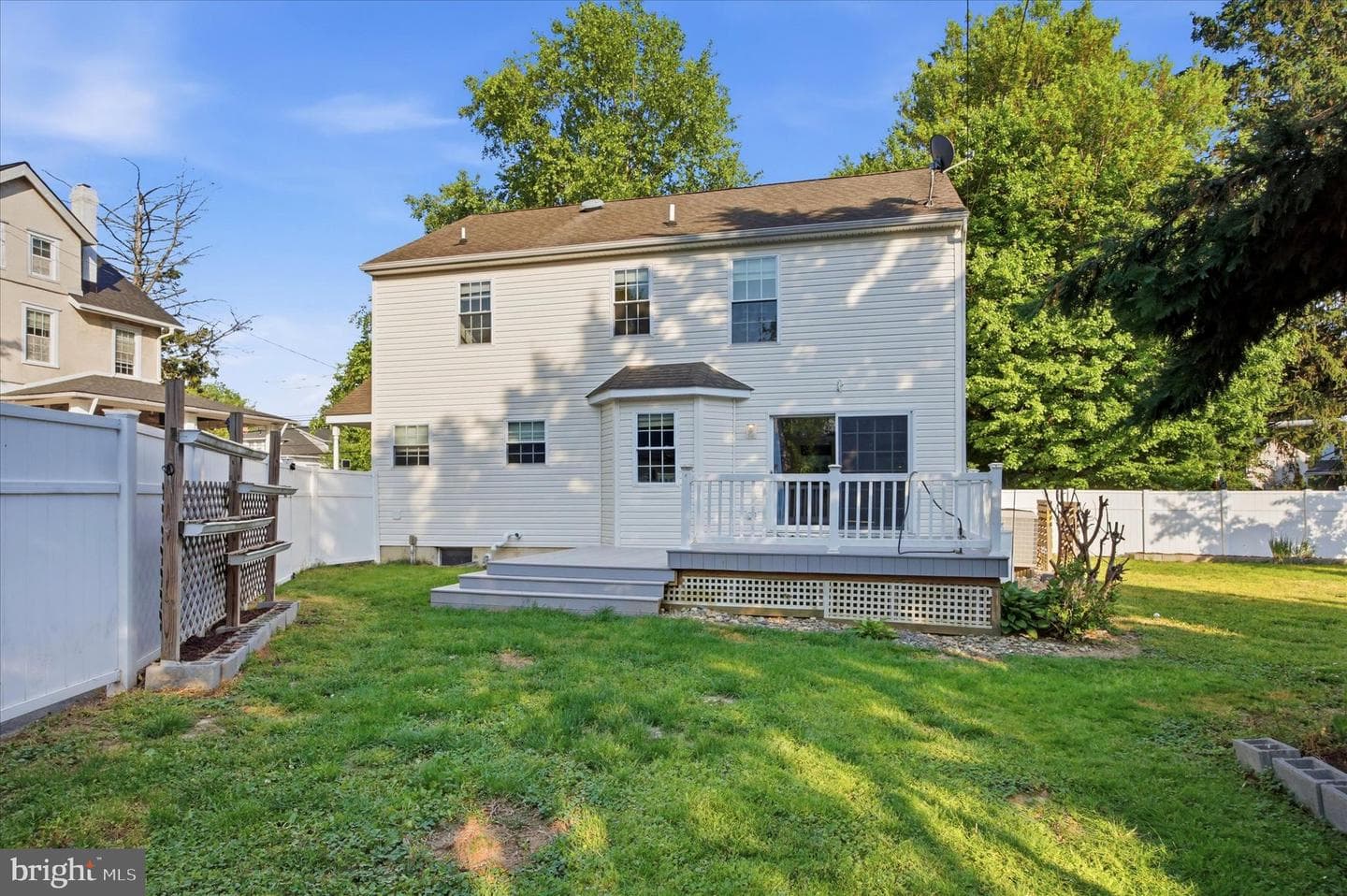 1211 Morton Avenue photo 3