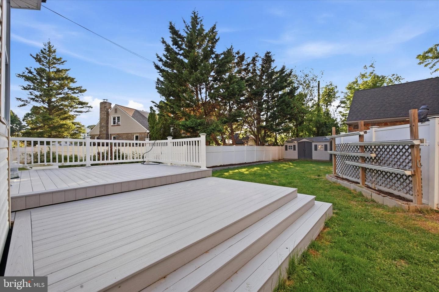 1211 Morton Avenue photo 31