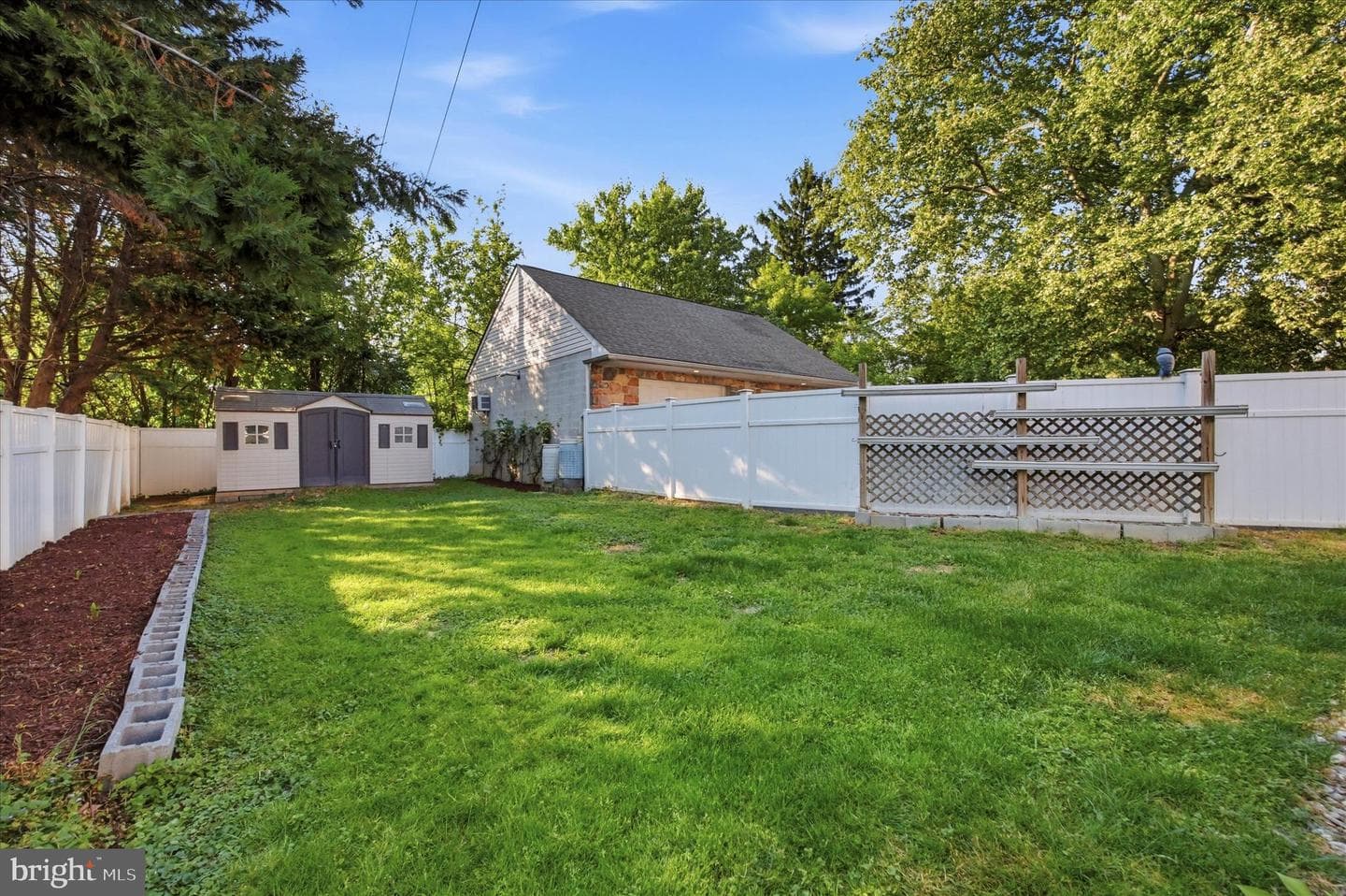 1211 Morton Avenue photo 33