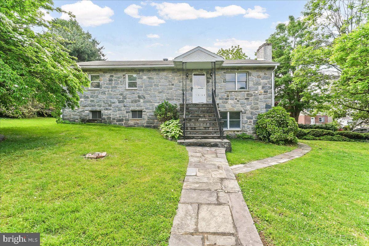 1359 Peach Street photo 34